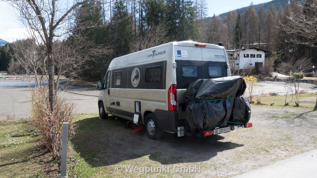 Am Natterersee mit aufgepackten Velos und leerem See